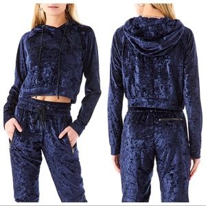 ⭐️ NWT LF Emma & Sam Velvet Crop Hoodie Navy Small